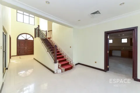 Снять в аренду виллу в Пальме Джумейре, Дубай: 4 спальни, 465м², № 62113 - фото 3