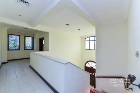 Снять в аренду виллу в Пальме Джумейре, Дубай: 4 спальни, 465м², № 62113 - фото 8