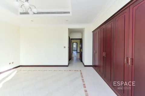 Снять в аренду виллу в Пальме Джумейре, Дубай: 4 спальни, 465м², № 62113 - фото 11