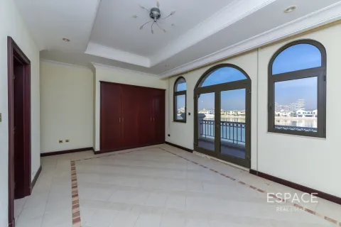 Снять в аренду виллу в Пальме Джумейре, Дубай: 4 спальни, 465м², № 62113 - фото 16