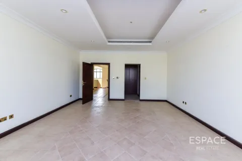 Снять в аренду виллу в Пальме Джумейре, Дубай: 4 спальни, 465м², № 62113 - фото 18