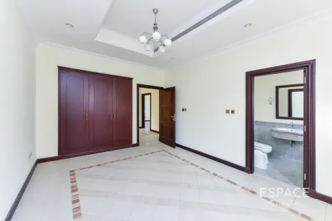 Снять в аренду виллу в Пальме Джумейре, Дубай: 4 спальни, 465м², № 62113 - фото 14