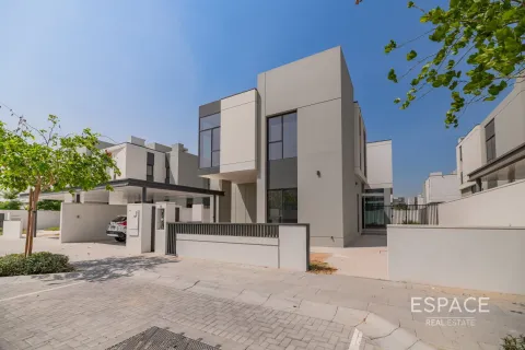 Villa en Al Furjan, Dubai, 5 dormitorios, 418 m², № 62116 - foto 1