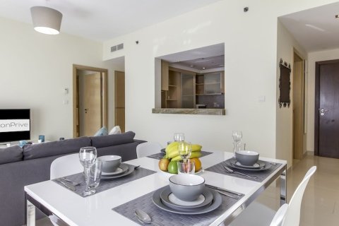 Apartment in BAY'S EDGE in Business Bay, Dubai 3 bedrooms, 210 sq.m. № 30389 - photo 1