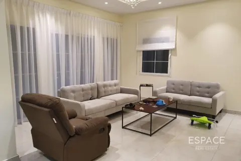 Снять в аренду виллу в Jumeirah Village Triangle, Дубай: 3 спальни, 652м², № 71347 - фото 6