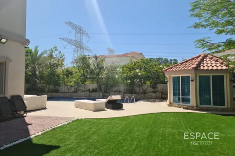 Снять в аренду виллу в Jumeirah Village Triangle, Дубай: 3 спальни, 652м², № 71347 - фото 10