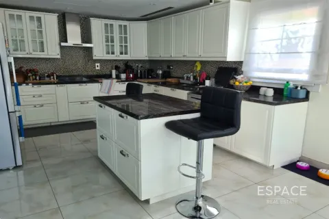 Снять в аренду виллу в Jumeirah Village Triangle, Дубай: 3 спальни, 652м², № 71347 - фото 5