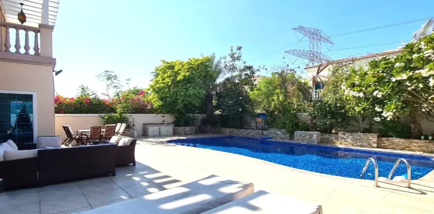 Вилла в Jumeirah Village Triangle, Дубай, 3 спальни, 652м², № 71347