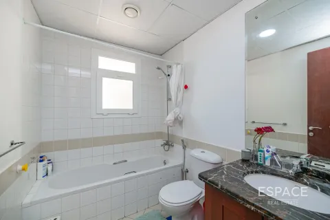 Снять в аренду таунхаус в Арабиан Ранчес, Дубай: 3 спальни, 279м², № 71346 - фото 9