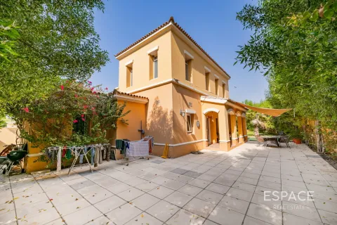 Снять в аренду таунхаус в Арабиан Ранчес, Дубай: 3 спальни, 279м², № 71346 - фото 1