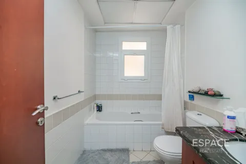 Снять в аренду таунхаус в Арабиан Ранчес, Дубай: 3 спальни, 279м², № 71346 - фото 7