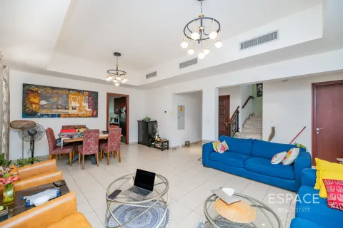 Снять в аренду таунхаус в Арабиан Ранчес, Дубай: 3 спальни, 279м², № 71346 - фото 4