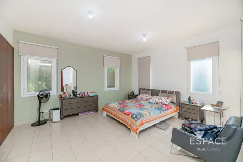 Снять в аренду таунхаус в Арабиан Ранчес, Дубай: 3 спальни, 279м², № 71346 - фото 11