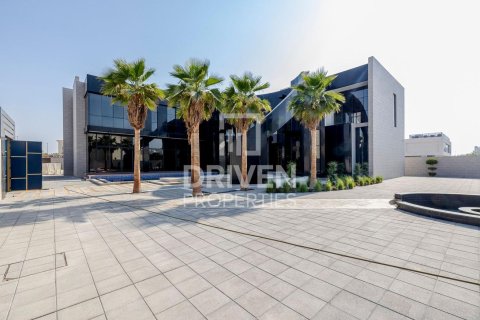 Villa in Al Barsha South, Al Barsha, Dubai 6 bedrooms, 2148 sq.m. № 65363 - photo 1