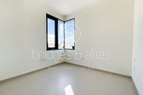 Villa in Dubai Hills Estate, Dubai 5 bedrooms, 254.1 sq.m. № 47287 - photo 8