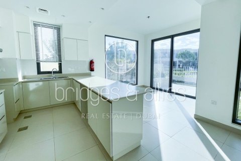 Villa in Dubai Hills Estate, Dubai 5 bedrooms, 254.1 sq.m. № 47287 - photo 5