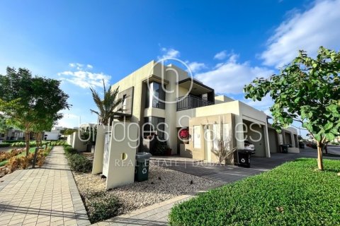 Villa in Dubai Hills Estate, Dubai 5 bedrooms, 254.1 sq.m. № 47287 - photo 1