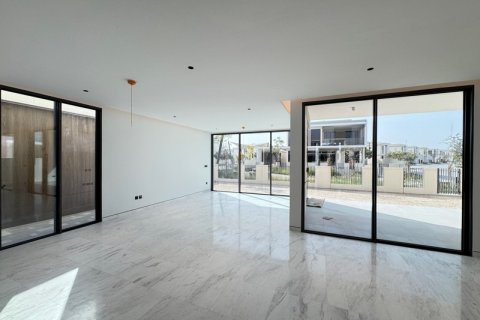 Villa en Dubai, 5 dormitorios, 530.4 m², № 47276 - foto 2