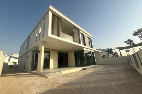 Villa en Dubai, 5 dormitorios, 530.4 m², № 47276 - foto 1
