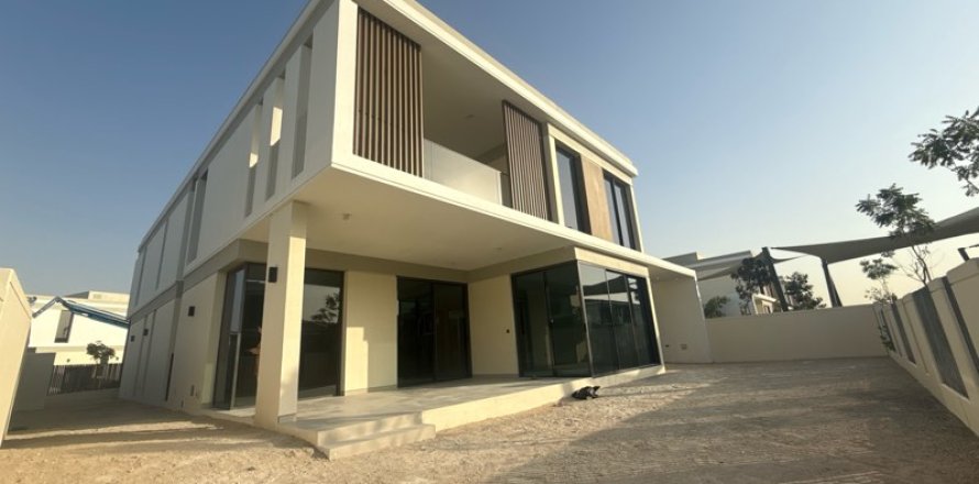 Villa en Dubai, 5 dormitorios, 530.4 m², № 47276