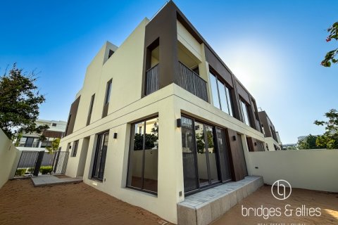 Villa en Dubai, 4 dormitorios, 316.9 m², № 47277 - foto 1