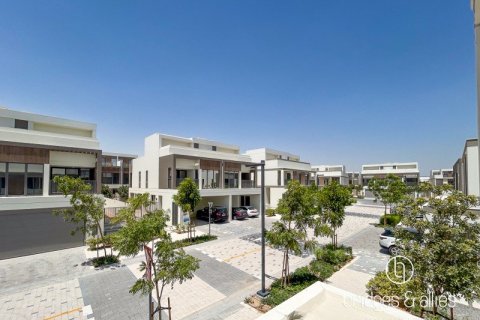 Villa à Dubai, 4 chambres, 316.9 m², № 47286 - photo 2