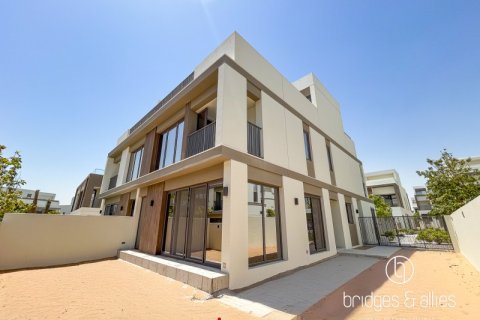 Villa à Dubai, 4 chambres, 316.9 m², № 47286 - photo 1