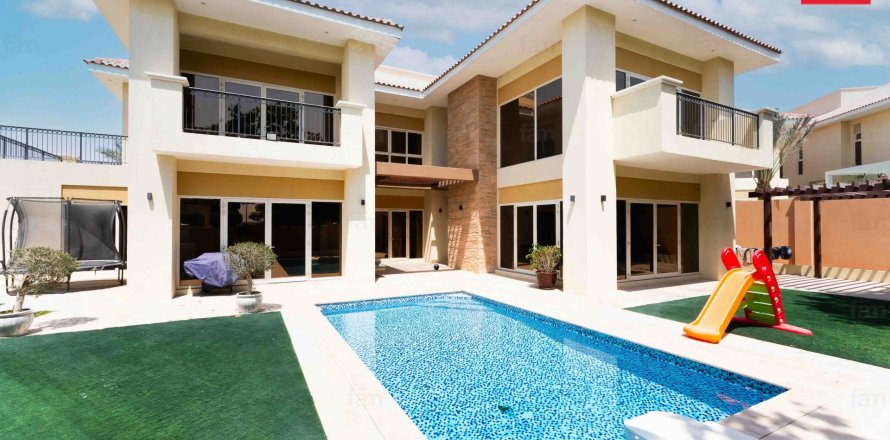 Villa à Dubai, 5 chambres, 1035.3 m², № 40132