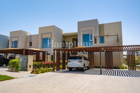 Снять в аренду квартиру в Dubai South (Dubai World Central), Дубай: 2 спальни, 113.06295100м², № 115070 - фото 6