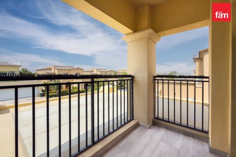 Villa in Dubai 3 bedrooms, 325 sq.m. № 137820 - photo 2