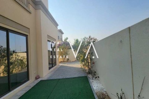 Villa in Dubai 5 bedrooms, 638.5 sq.m. № 52797 - photo 1