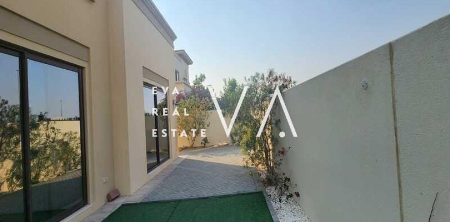 Villa in Dubai 5 bedrooms, 638.5 sq.m. № 52797