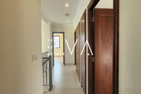 Villa in Dubai 5 bedrooms, 638.5 sq.m. № 52797 - photo 18