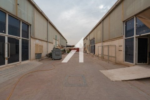 Снять в аренду склад в Al Qusais Industrial Area, Аль-Кусаис, Дубай: 2601.3м², № 11097 - фото 7