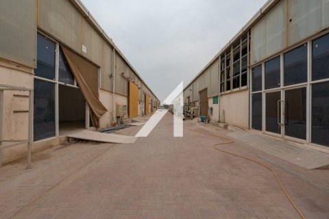 Снять в аренду склад в Al Qusais Industrial Area, Аль-Кусаис, Дубай: 2601.3м², № 11097 - фото 13