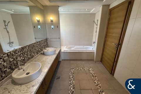 Villa en Legacy, Jumeirah Park, Dubai, 5 dormitorios, 435 m², № 76744 - foto 14