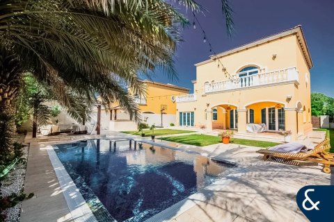 Villa en Legacy, Jumeirah Park, Dubai, 5 dormitorios, 435 m², № 76744 - foto 1