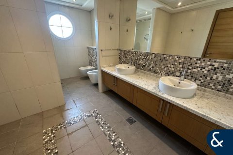 Villa en Legacy, Jumeirah Park, Dubai, 5 dormitorios, 435 m², № 76744 - foto 13