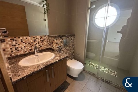 Villa en Legacy, Jumeirah Park, Dubai, 5 dormitorios, 435 m², № 76744 - foto 17