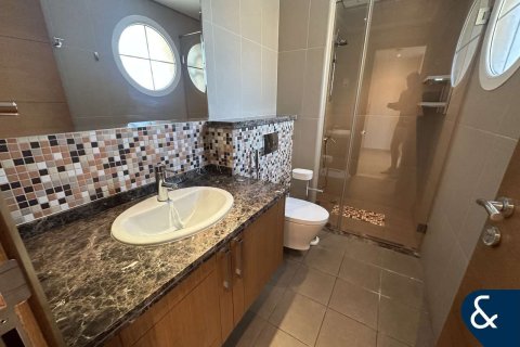 Villa en Legacy, Jumeirah Park, Dubai, 5 dormitorios, 435 m², № 76744 - foto 11