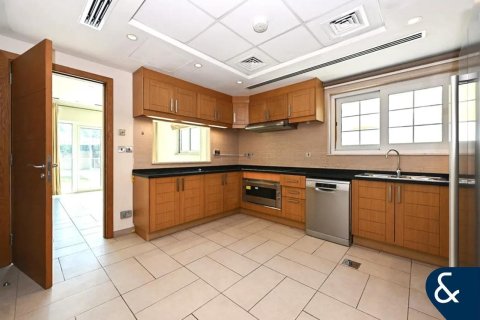 Villa en Legacy, Jumeirah Park, Dubai, 5 dormitorios, 435 m², № 76744 - foto 3