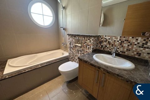 Villa en Legacy, Jumeirah Park, Dubai, 5 dormitorios, 435 m², № 76744 - foto 9