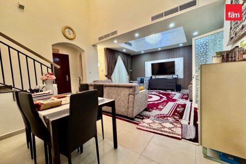 Villa in Dubai 4 bedrooms, 180.7 sq.m. № 137789 - photo 11