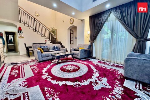 Villa in Dubai 4 bedrooms, 180.7 sq.m. № 137789 - photo 3