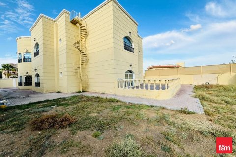 Снять в аренду виллу в Дубае: 6 спален, 1406.2м², № 86028 - фото 8