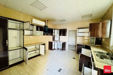 Снять в аренду виллу в Дубае: 6 спален, 1406.2м², № 86028 - фото 3