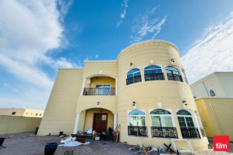 Villa in Dubai 6 bedrooms, 1406.2 sq.m. № 86028