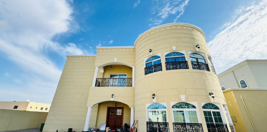 Вилла в Дубае, 6 спален, 1406.2м², № 86028