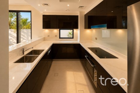 Townhouse in Silver Springs, DAMAC Hills (Akoya by DAMAC), Dubai 6 bedrooms, 326.18 sq.m. № 134671 - photo 12
