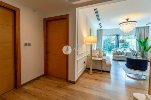 Villa à Jumeirah Park, Dubai, 4 chambres, 510.8 m², № 42136 - photo 2